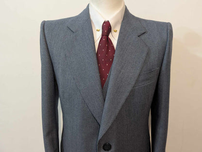 Majestueux costume trois pièces de couleur bleu en flanelle