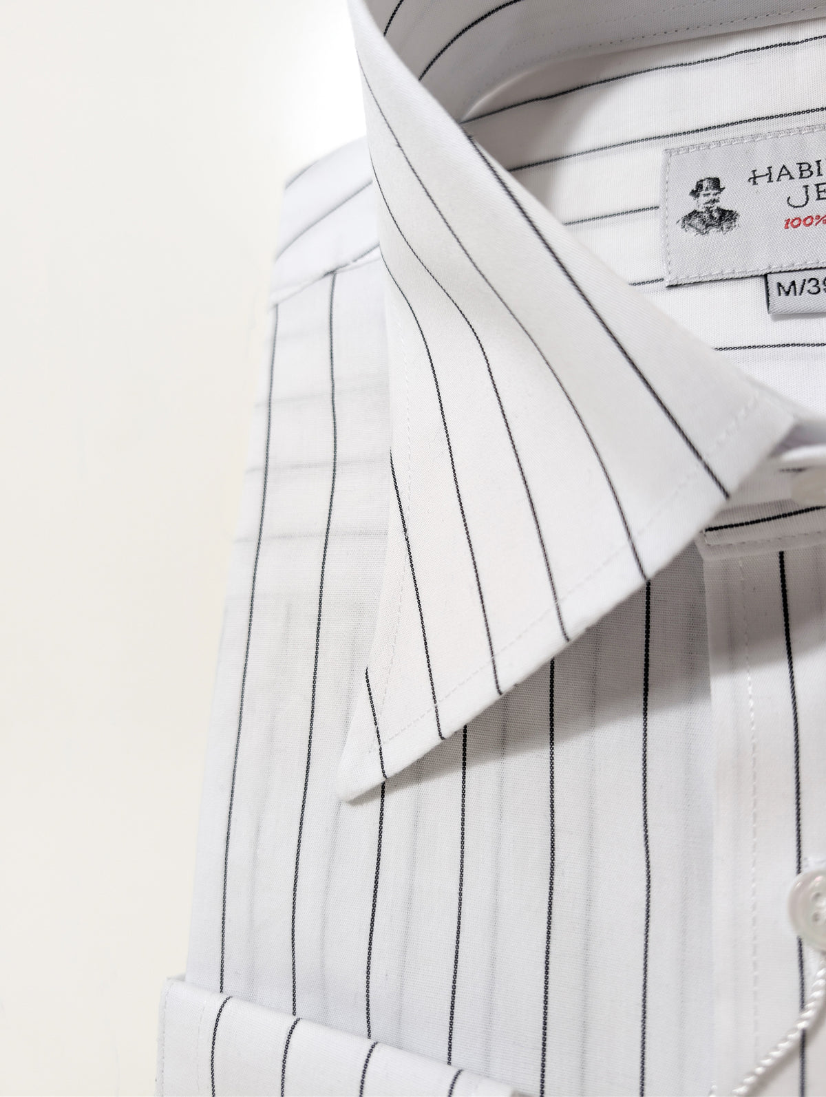 Chemise à rayures noires