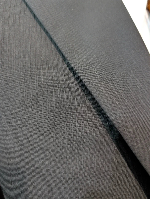 Gentil costume noir en laine