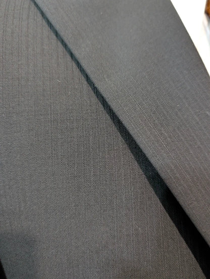 Gentil costume noir en laine