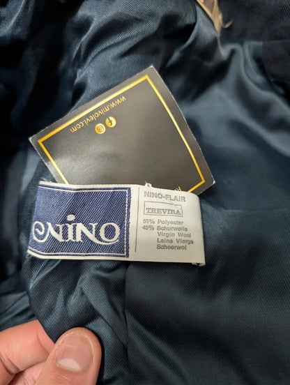 Wunderschöner kleiner Wollmantel