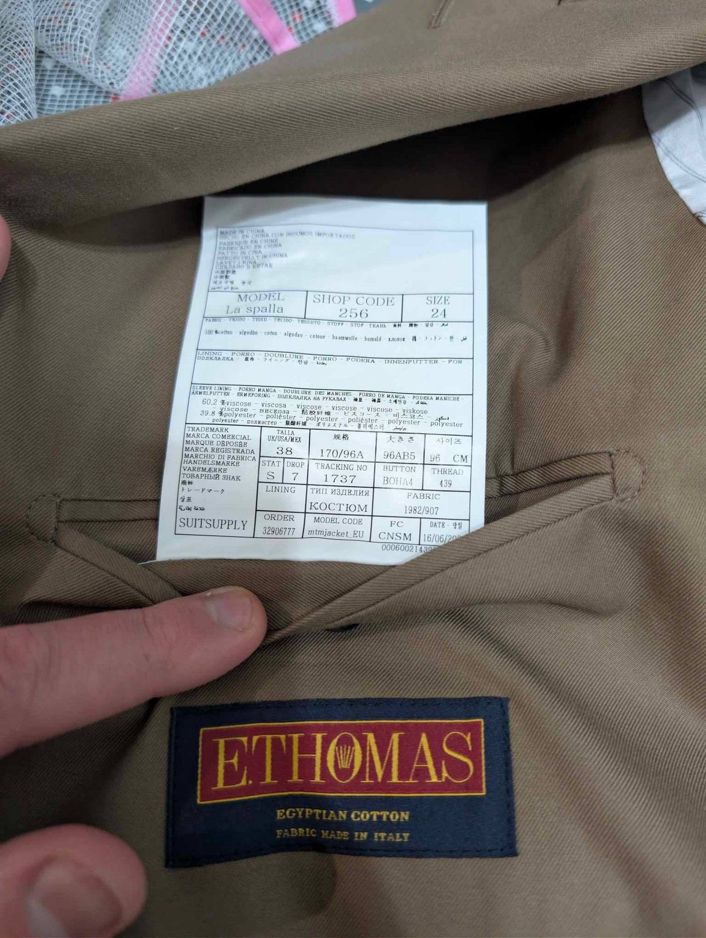 Toller zweireihiger brauner Baumwollanzug