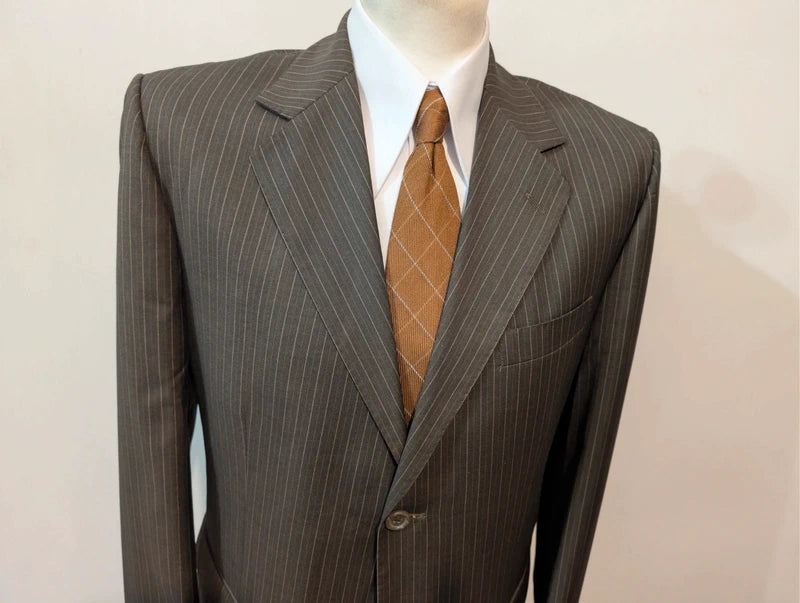 Prächtiger brauner Nadelstreifenanzug aus Wolle