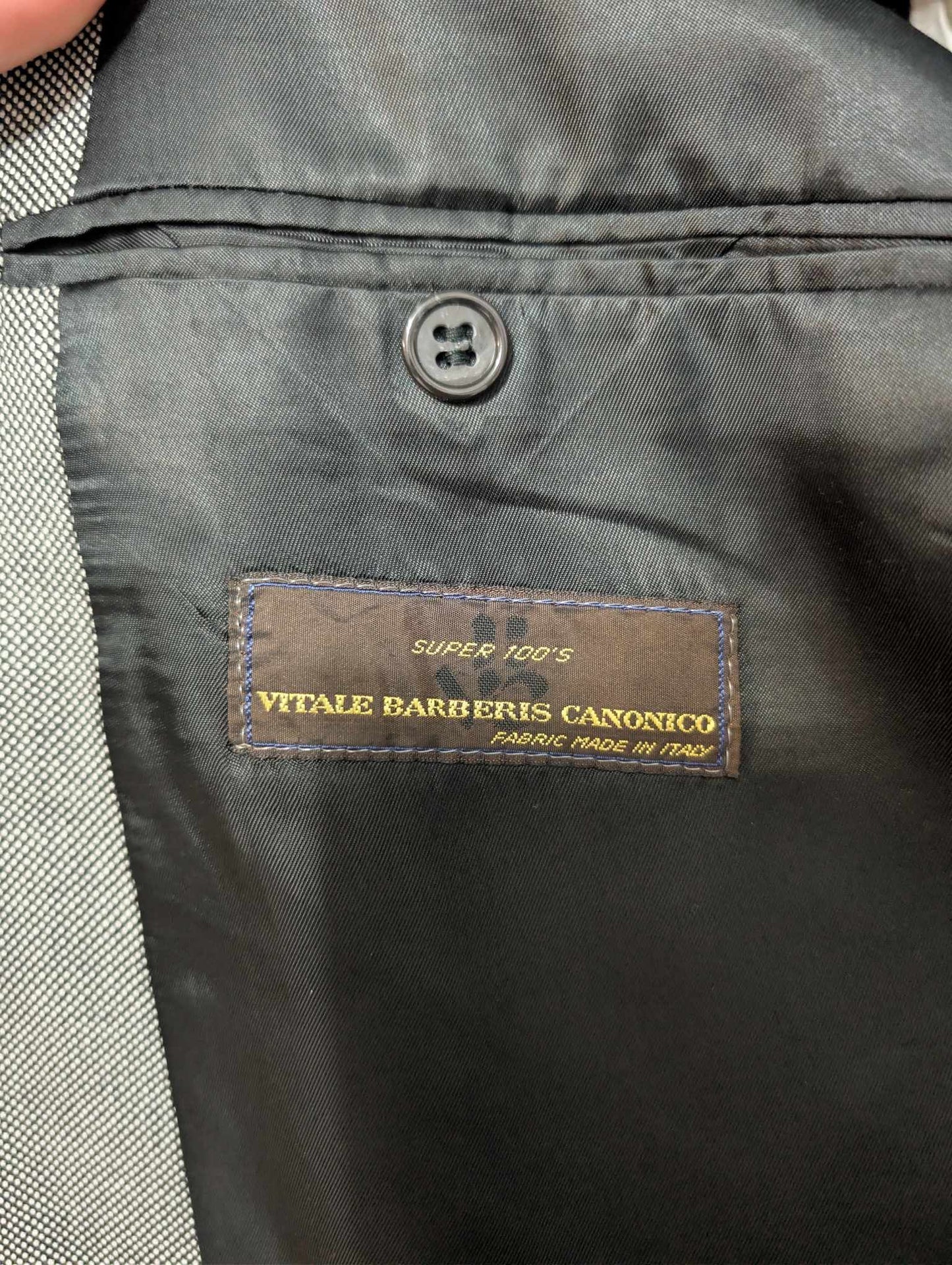 Élégant costume croisé en laine