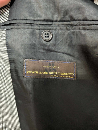 Élégant costume croisé en laine