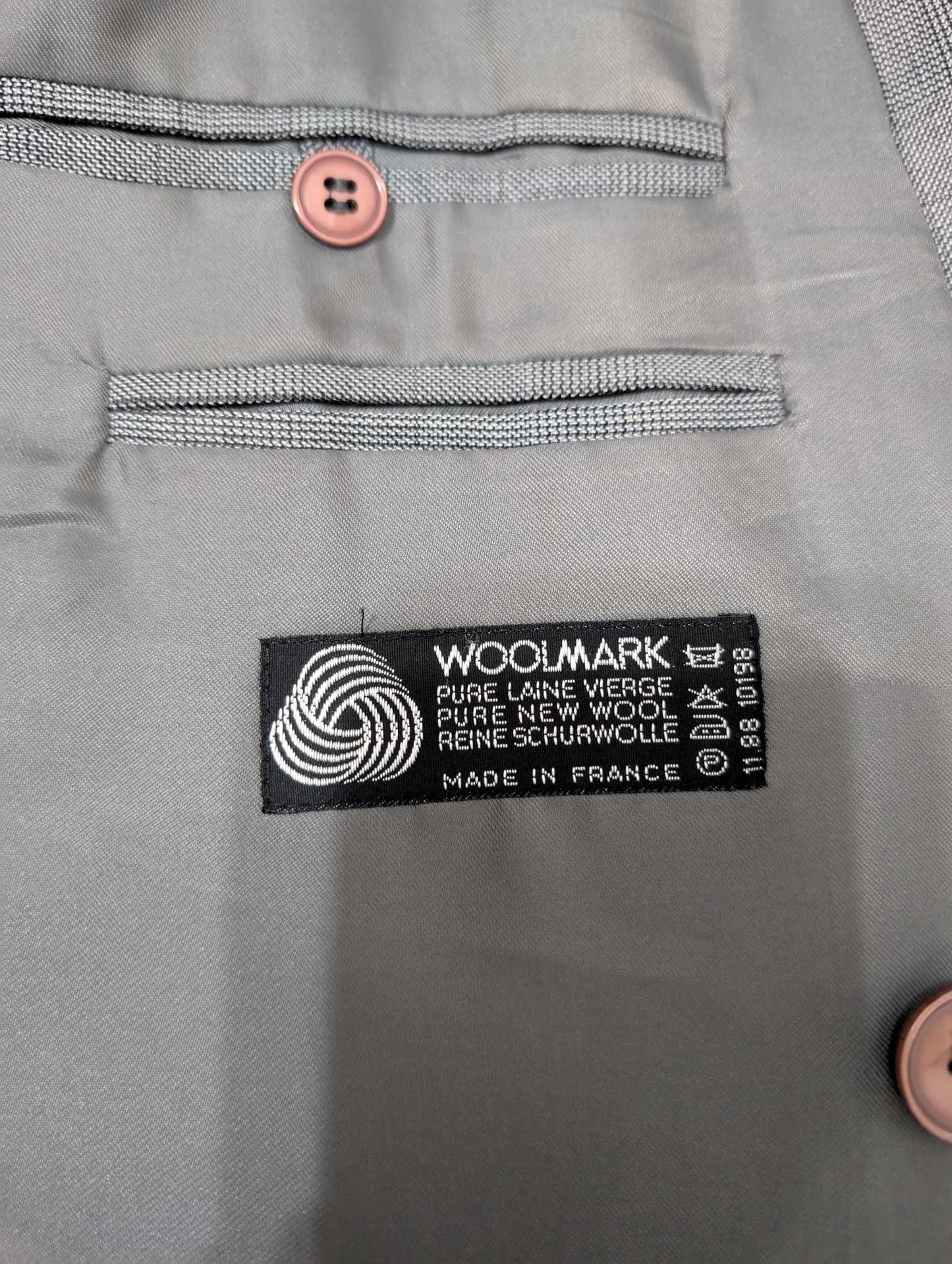 Impressionnant costume croisé de couleurs gris en laine