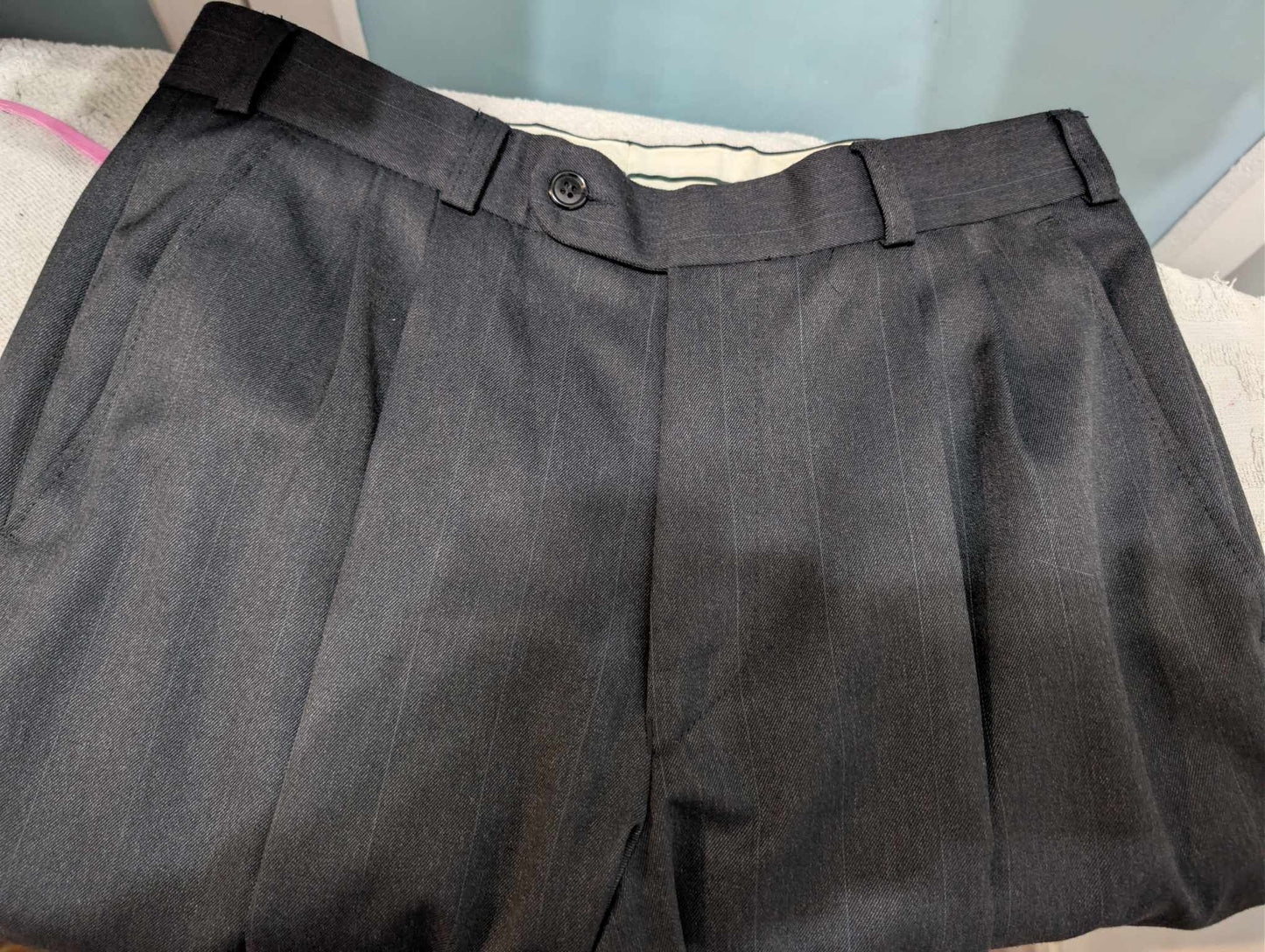 Terrifiant costume croisé pinstripe en laine