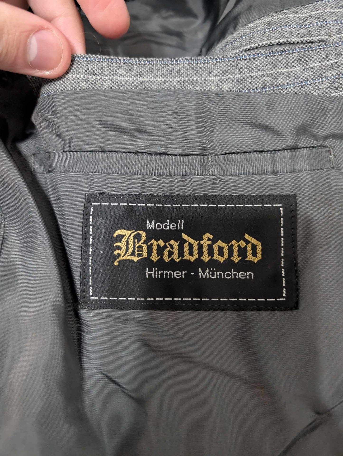 Gentille costume pinstripe en tweed