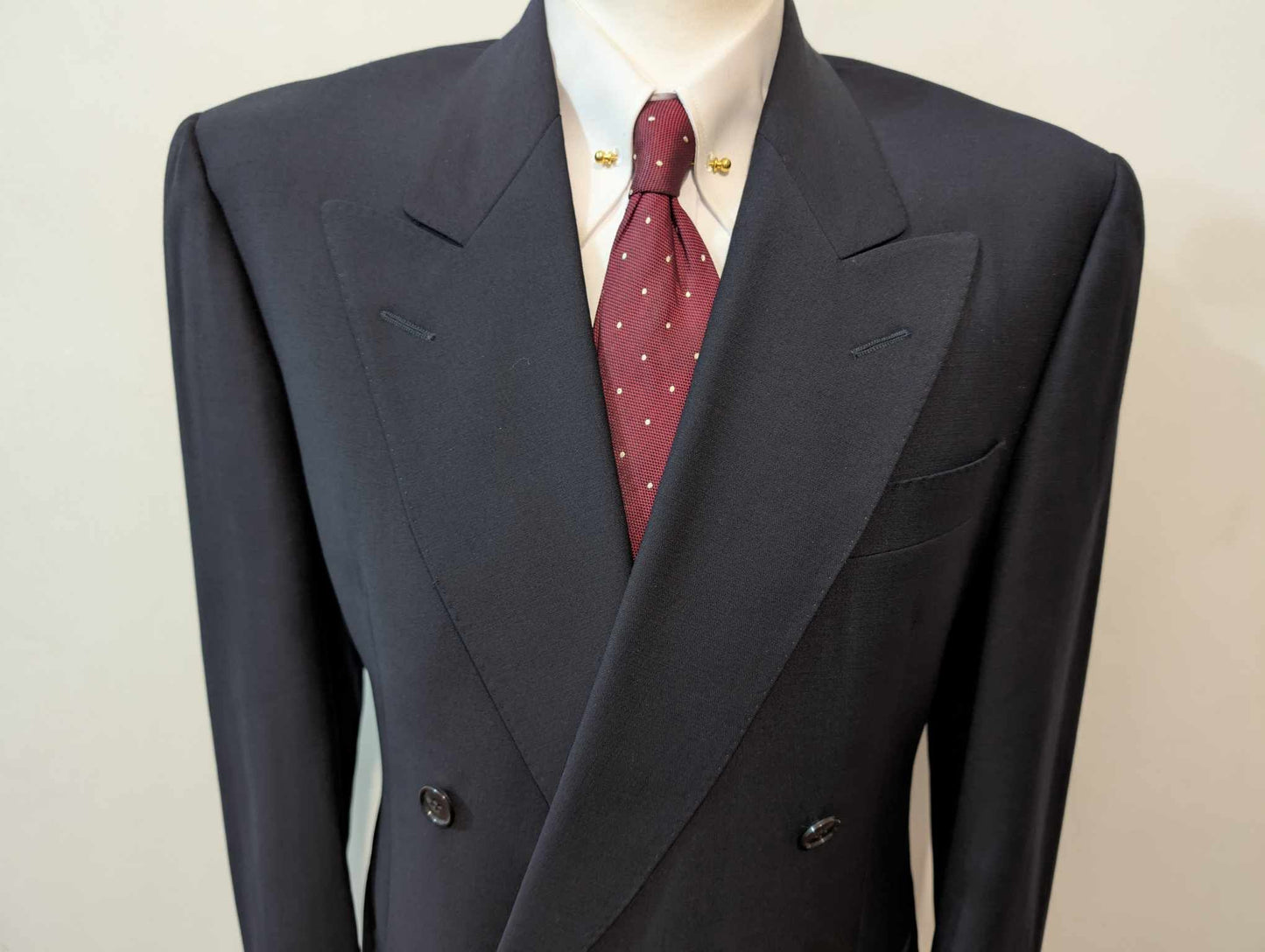 Redoutable costume croisé bleu marine en laine