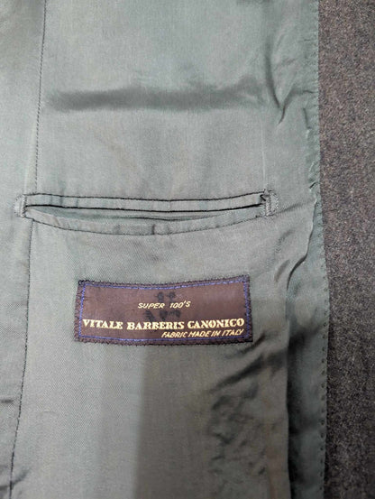 Gentil costume gris vert en flanelle lourde