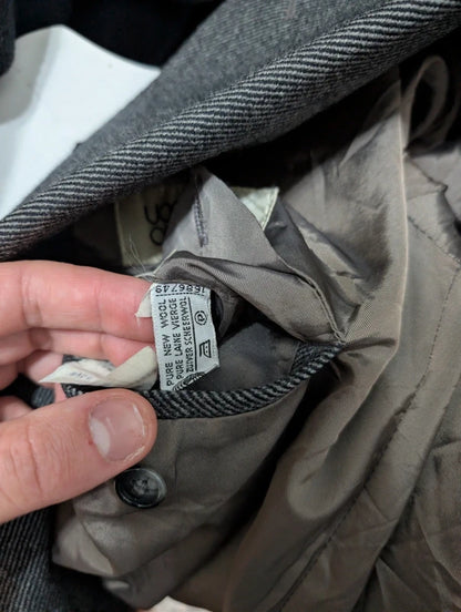 Schöner grauer Zweireihermantel aus Wolle