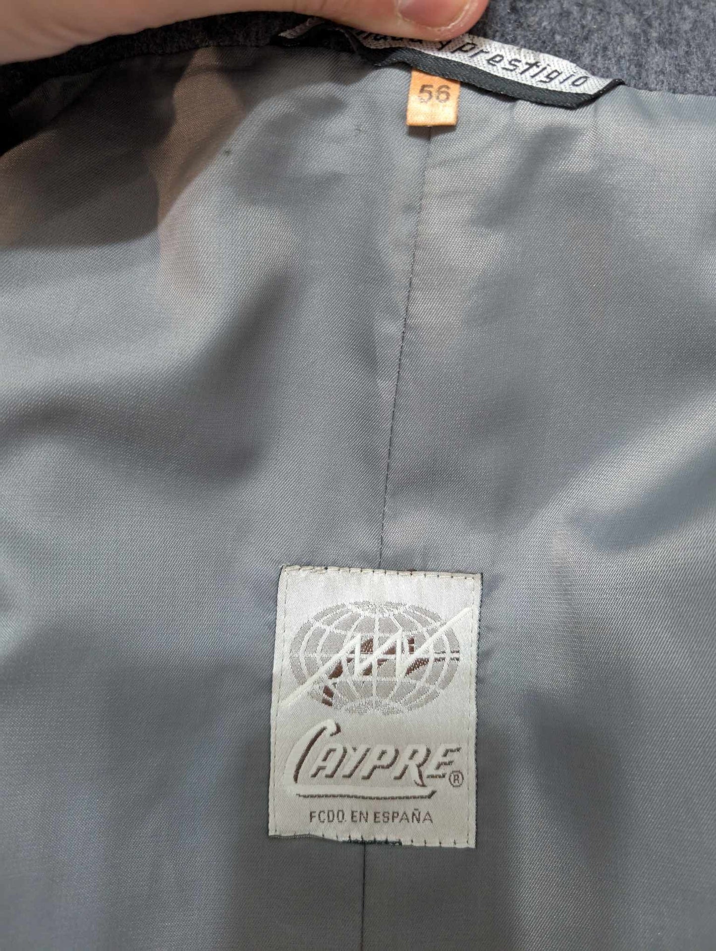 Généreux manteau croisé gris en laine lourde