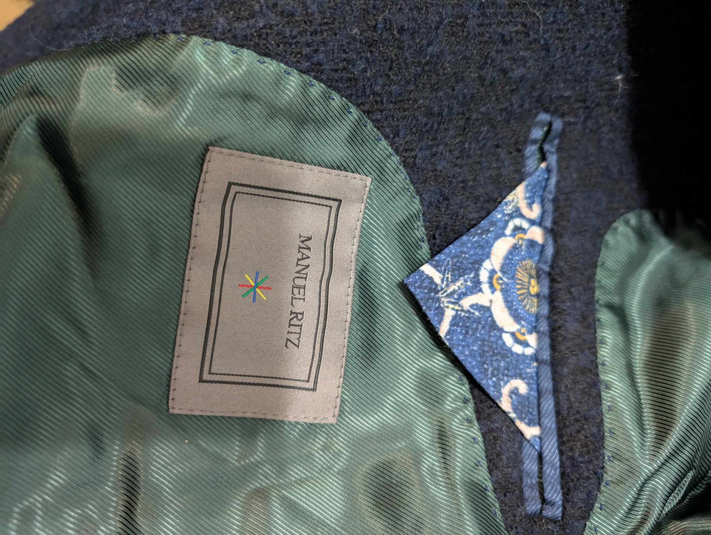 Élégant manteau polo coat  croisé bleu marine en laine