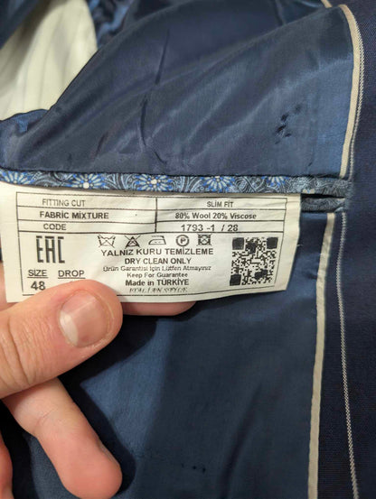 Fabelhafter zweireihiger Nadelstreifenanzug aus Wolle