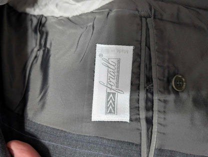 Legendärer zweireihiger Nadelstreifenanzug aus Wolle