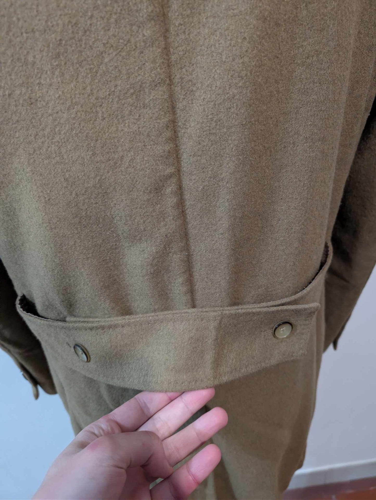 Originaler kamelfarbener, zweireihiger Wollmantel