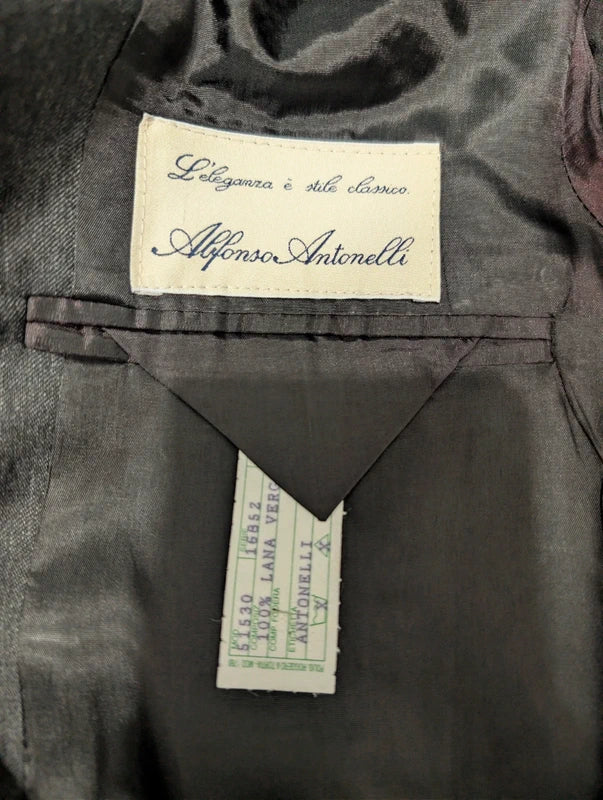 Klassischer grauer Wollanzug