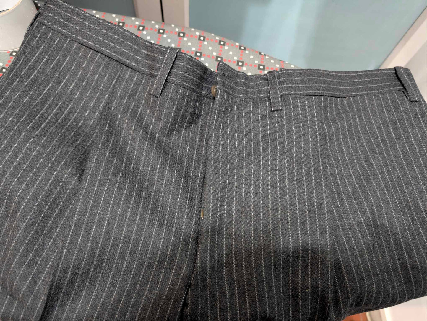 Legendärer zweireihiger Nadelstreifenanzug aus schwerem Flanell