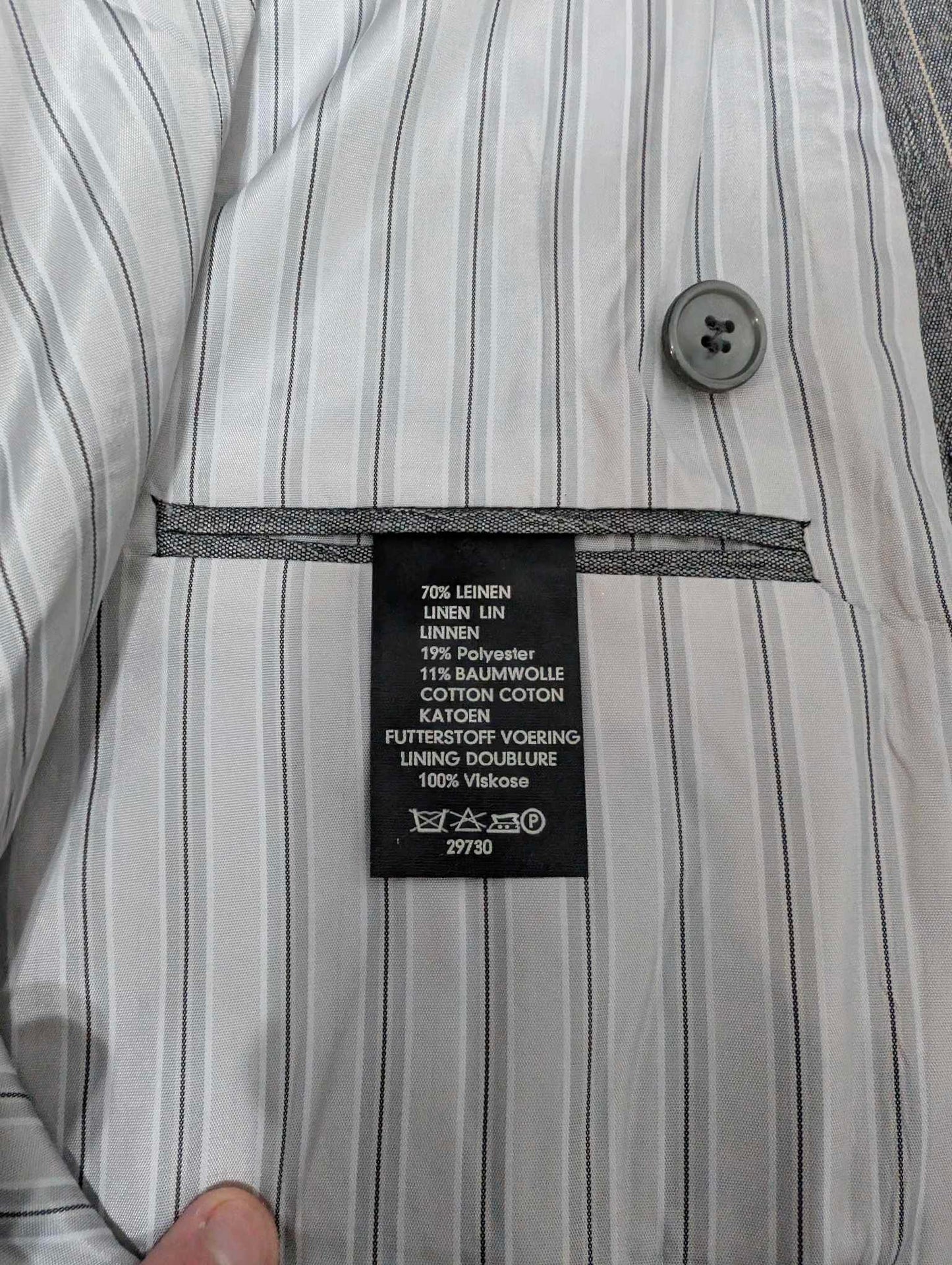 Außergewöhnlicher, zweireihiger Nadelstreifenanzug aus Leinen