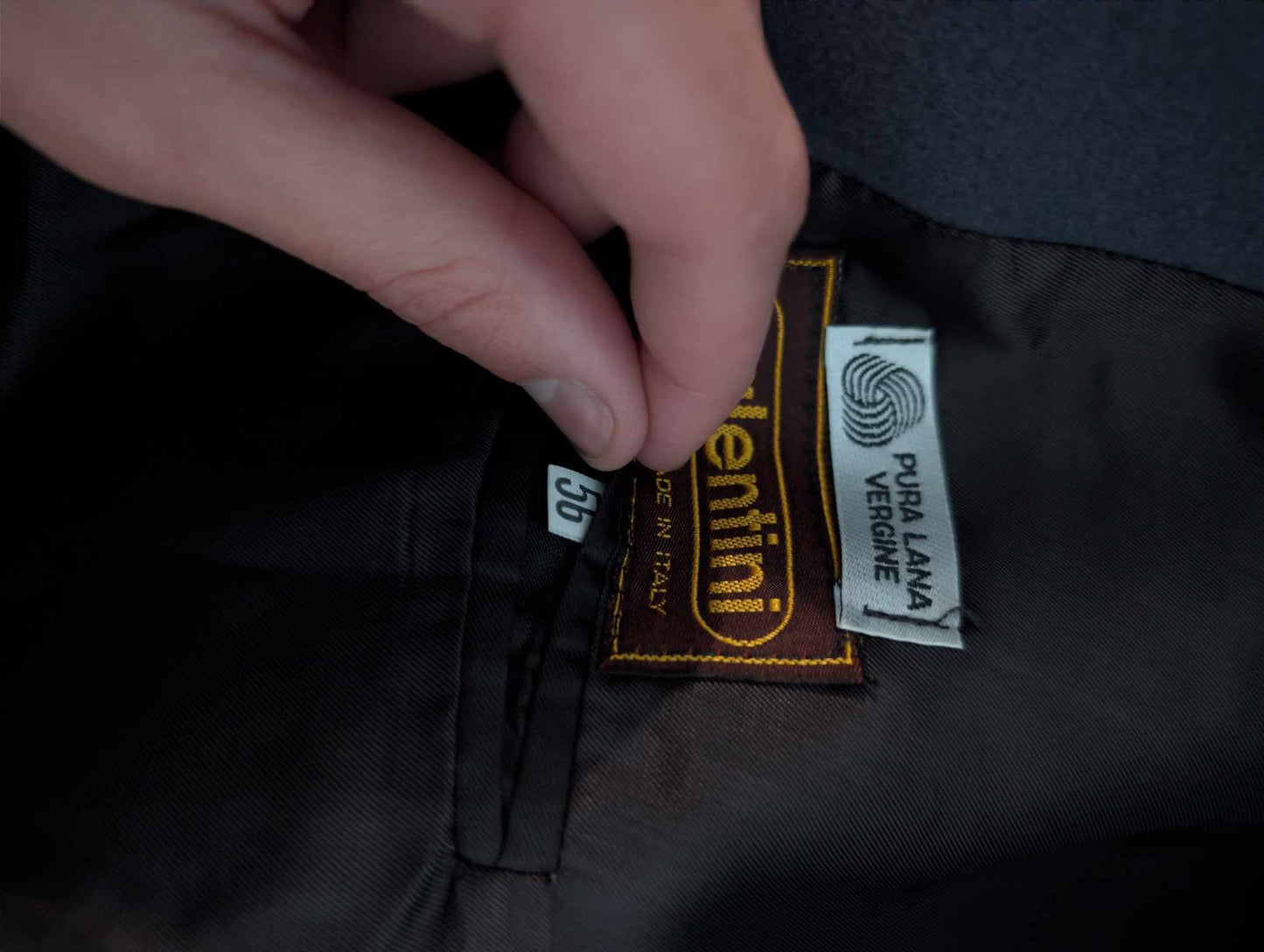 Mystérieux manteau croisé en laine