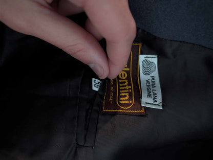 Mystérieux manteau croisé en laine