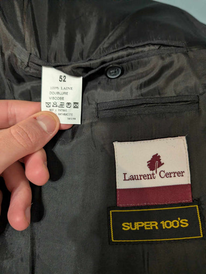 Élégant costume croisé gris en laine