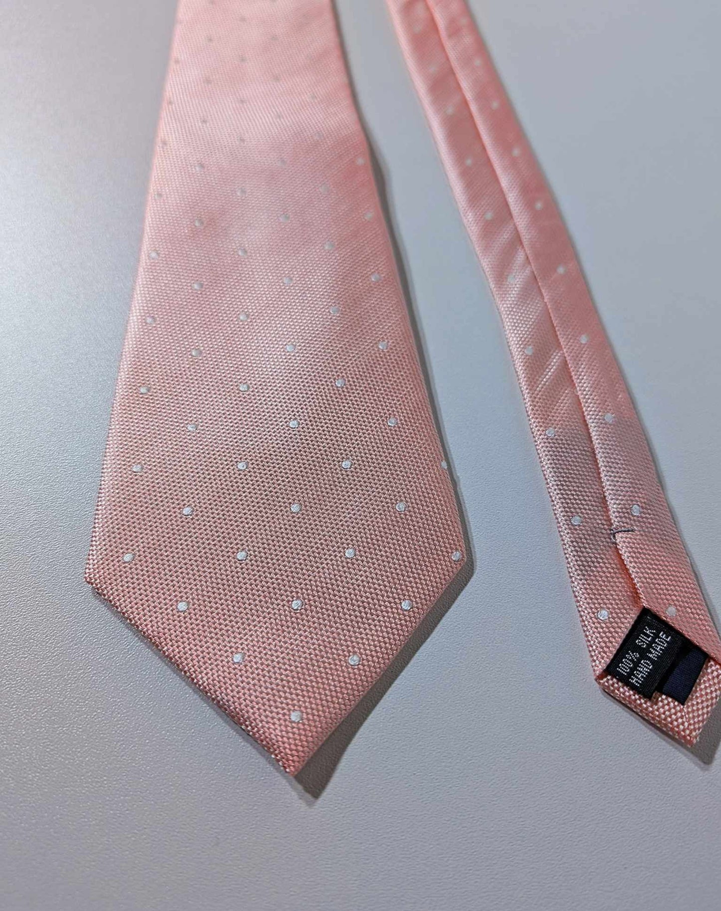 Cravate rose bonbon à poie blanc