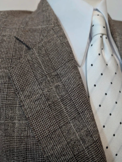 Ausgezeichneter brauner Flanellanzug