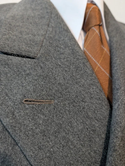 Antiker zweireihiger Wollmantel