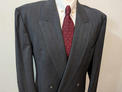 Ravissant costume croisé pinstripe en laine