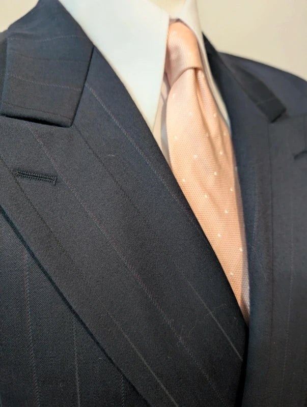 Eleganter Nadelstreifen-Zweireiher aus Wolle
