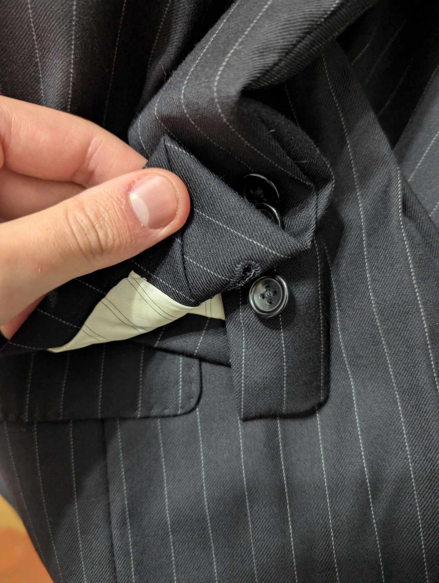 Ravissant costume pinstripe en laine