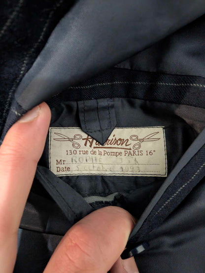 Legendärer dreiteiliger, doppelreihiger Flanellanzug mit Nadelstreifen.