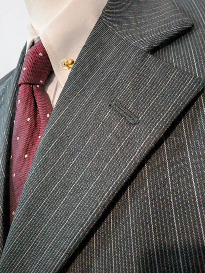 Élégant costume pinstripe en laine et soie