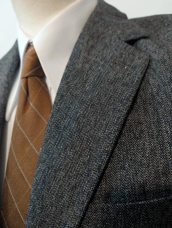 Fabelhafter grauer Wollanzug