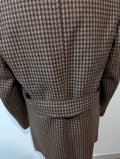 Ravissant manteau de couleur marron en pied de poule en tweed