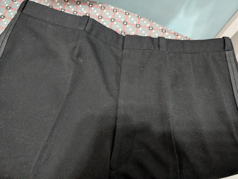 Prachtvoller, maßgeschneiderter Woll-Smoking