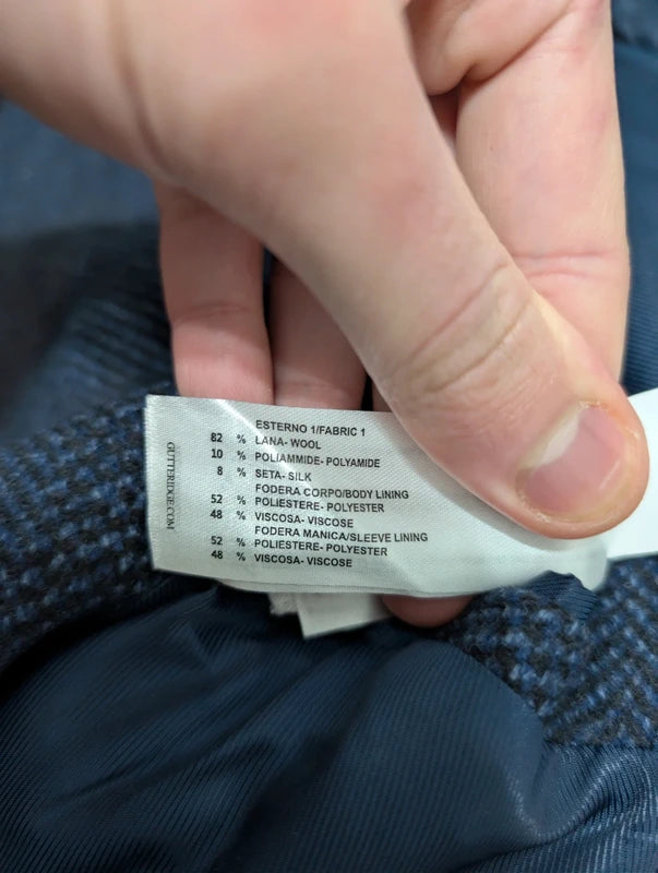 Robuster, marineblauer, zweireihiger Wollmantel