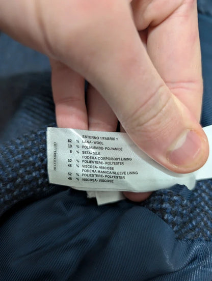 Robuster, marineblauer, zweireihiger Wollmantel