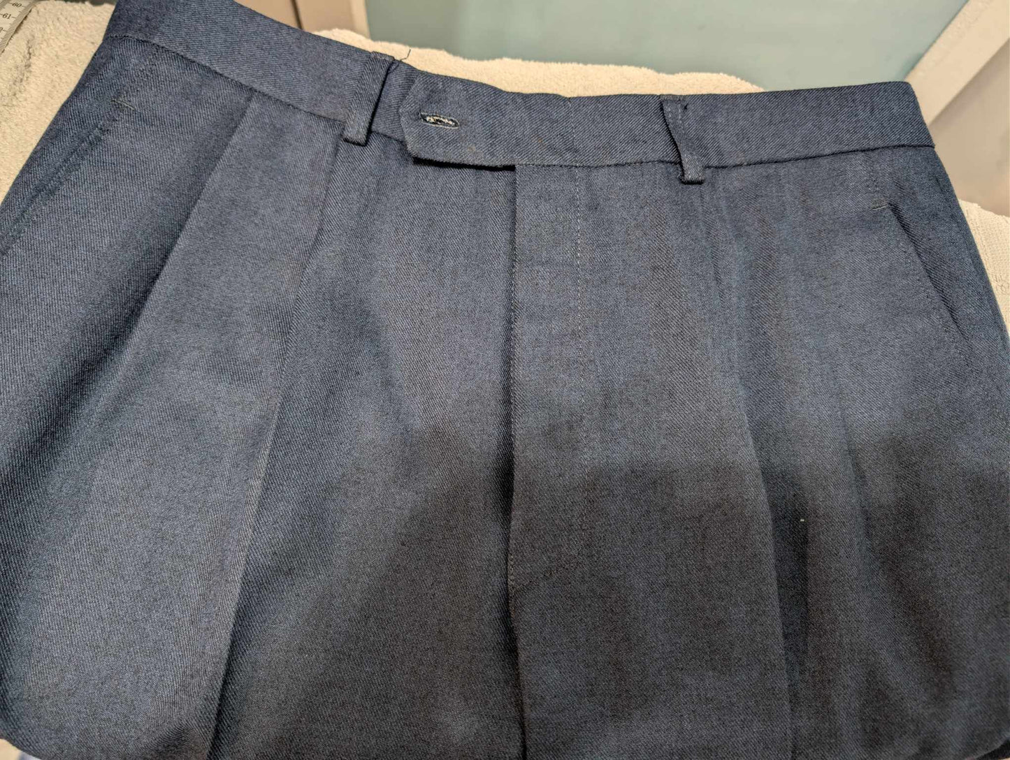 Superbe costume croisé bleu marine en laine