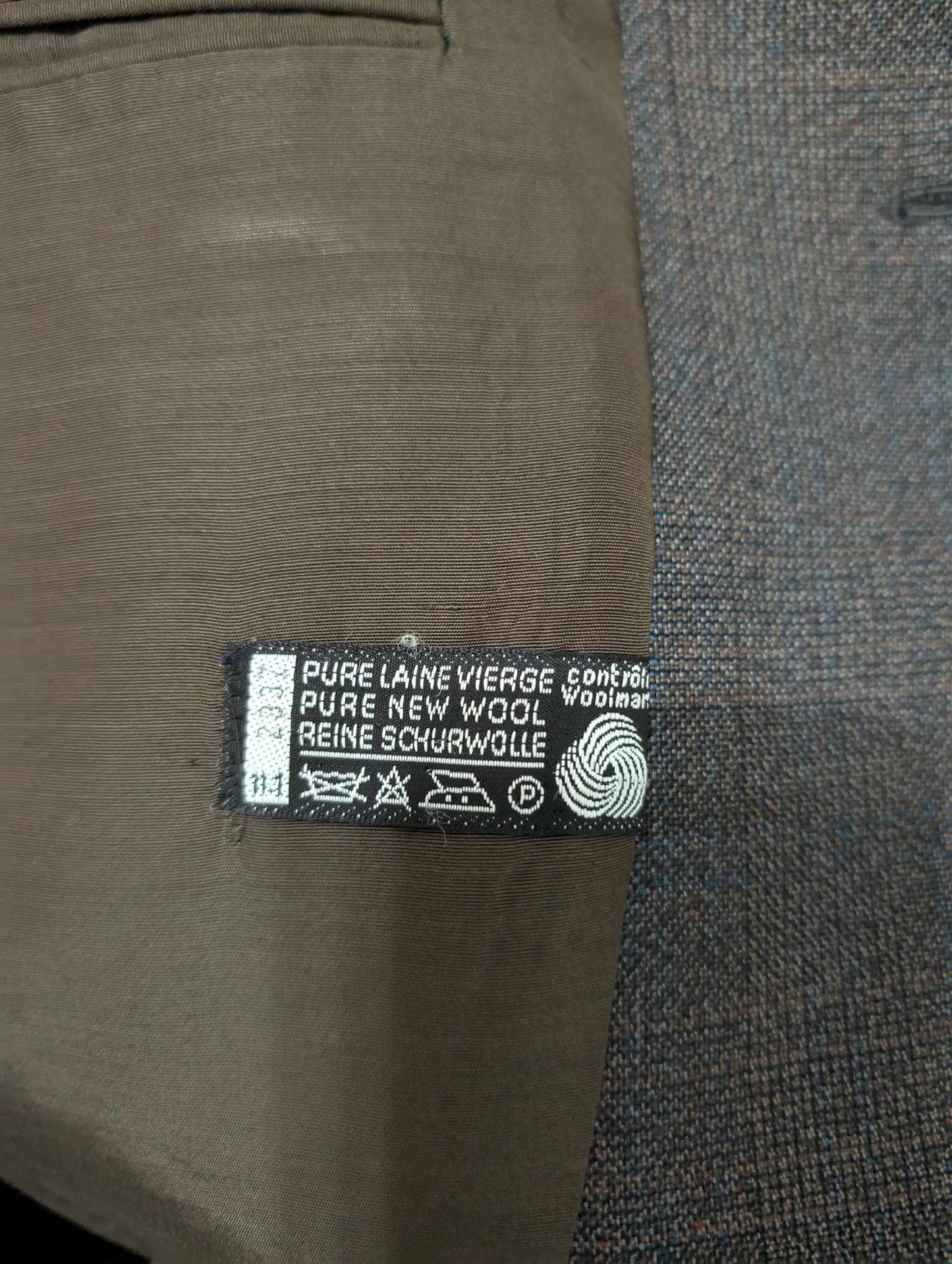 Mignon costume gris en laine