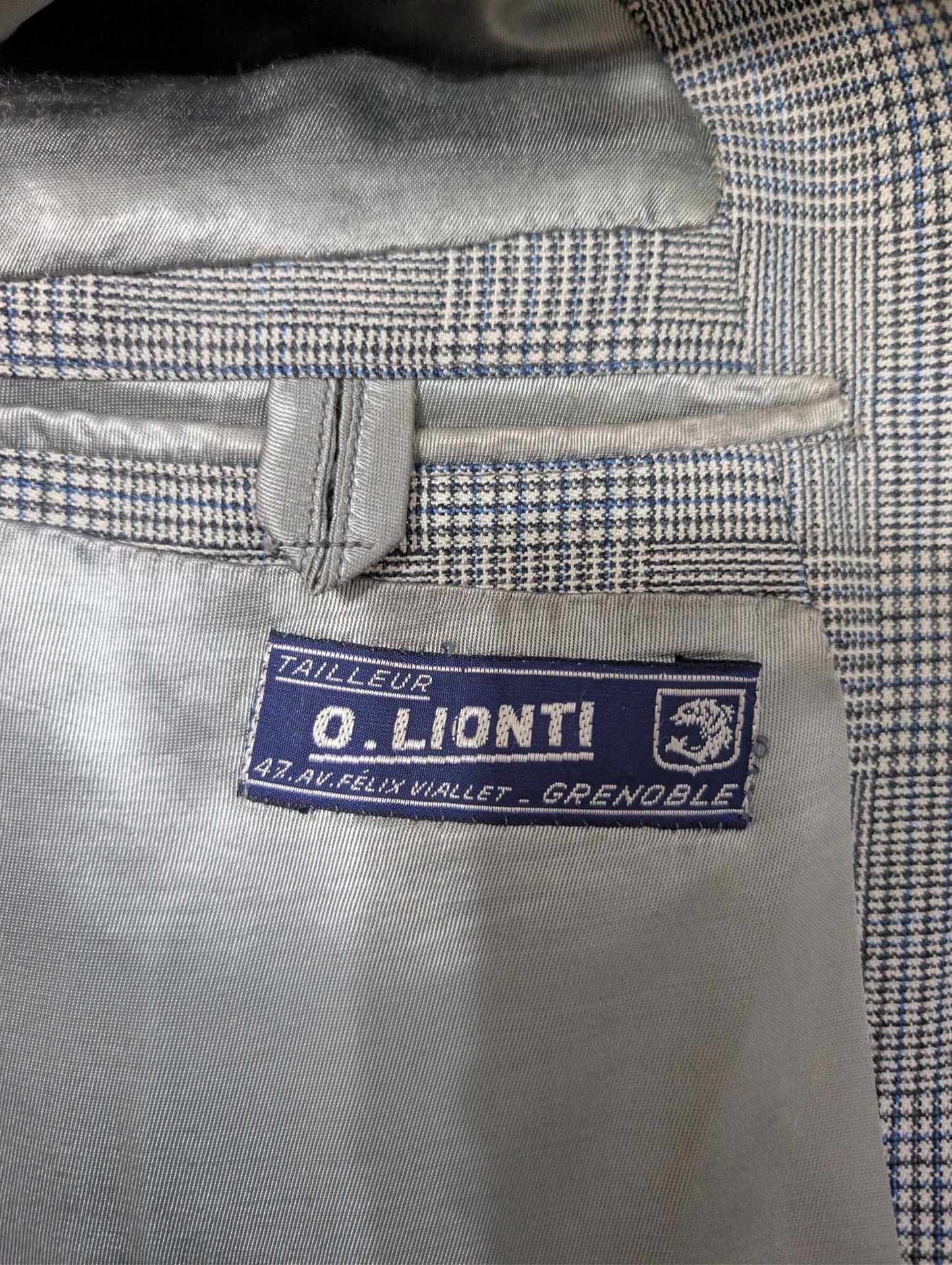 Excellent costume bespoke français