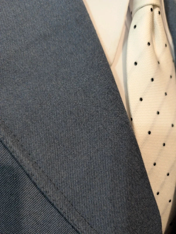 Prächtiger marineblauer Flanellanzug