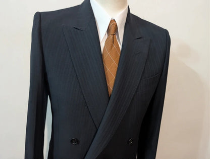 Eleganter Nadelstreifen-Zweireiher aus Wolle