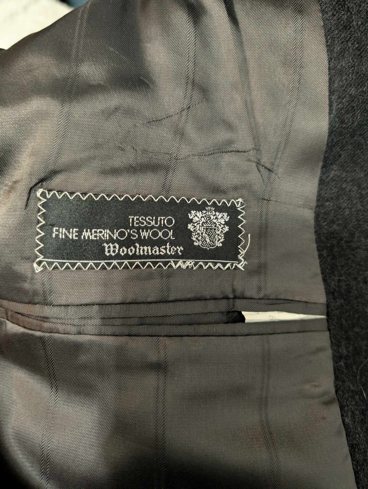 Mignon costume de couleur gris anthracite en flanelle