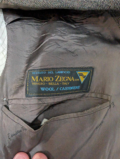 Toller graubrauner Wollanzug