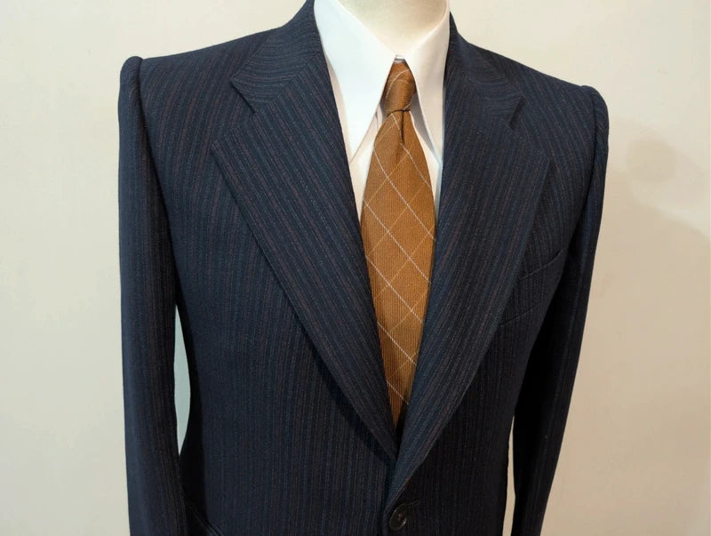 Prächtiger Nadelstreifenanzug aus Wolle