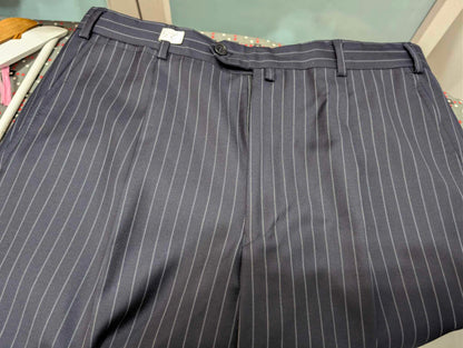 Legendärer zweireihiger Nadelstreifenanzug aus Wolle