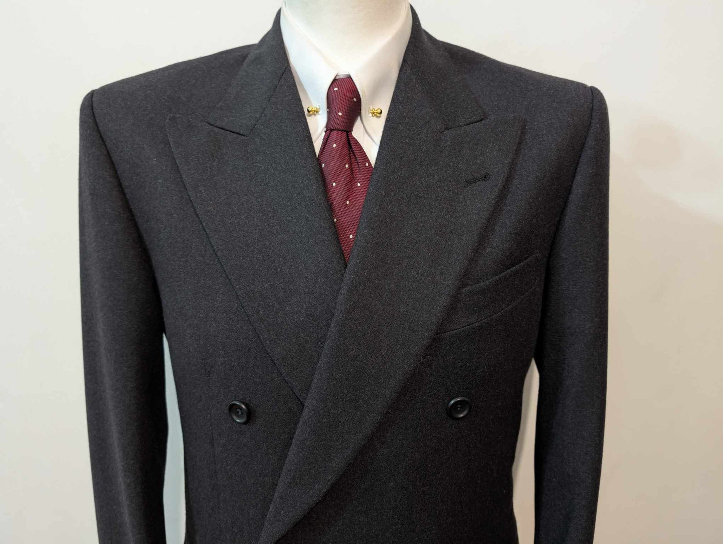Fabuleux costume croisé de couleurs gris en flanelle lourde