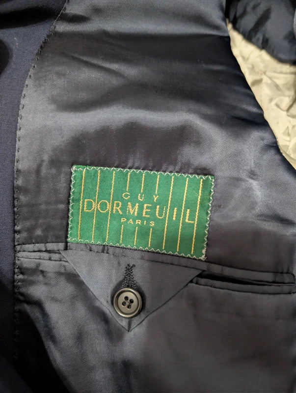 Classique costume croisé bleu marine